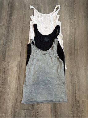 Hanes Tank Top Pack — 2 x White, Black, Gray